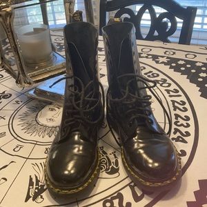 DR MARTENS lace up Black Boots